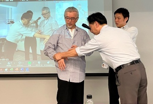 社員向けに護身術講座を開催